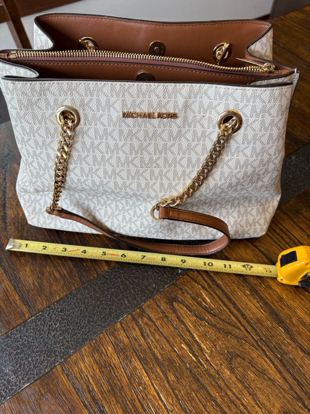Michael Kors Signature Chain Tote in Vanilla and Brown with Gold Hardware - Picture 3 of 4